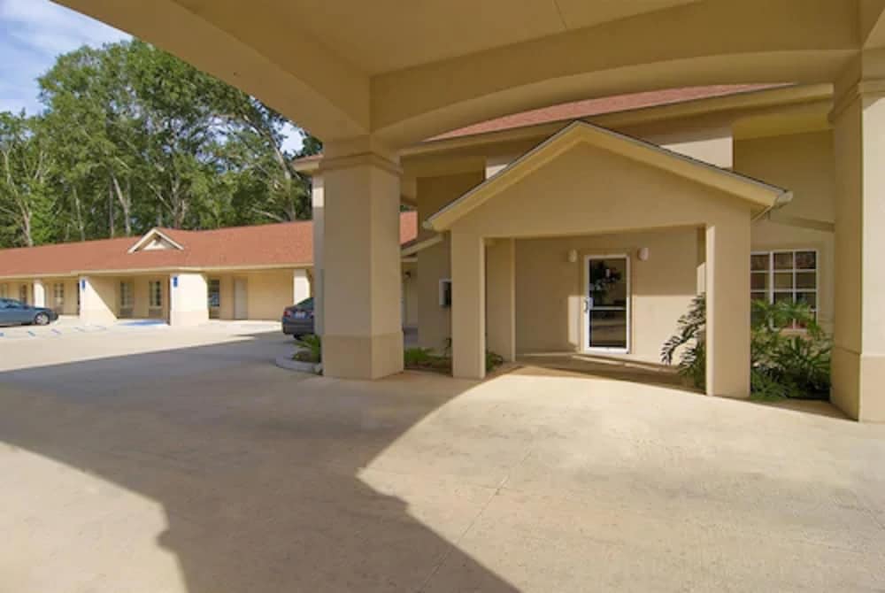 Americas Best Value Inn DeRidder - Property Image 11