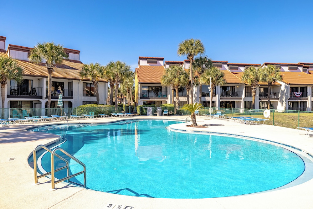 2BR Condo in Edgewater Resort With Golf, Tennis, Pools & Free Tram Service!