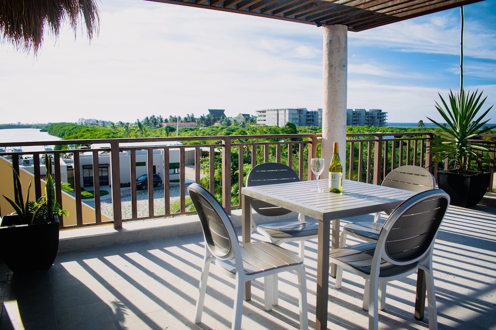 Grand Marina Hotel