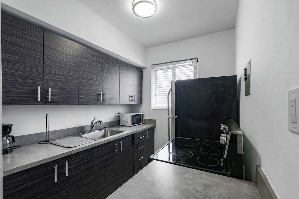 Harding Avenue Apartments by Andes STR