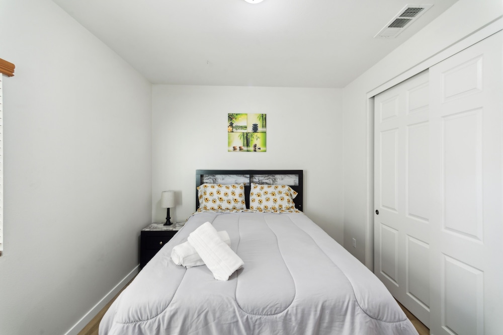 Charming Pet-friendly Getaway In Sunny Beaumont 4 Bedroom Home