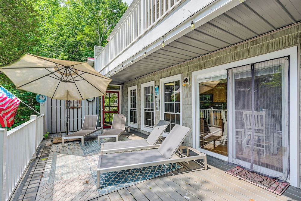 Smith Mountain Lake Cottage w/ Dock + Fire Pit! view 2