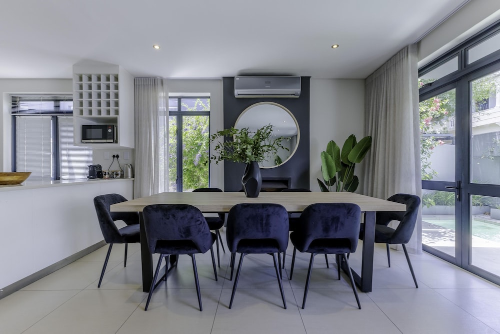 Newly Renovated 3 bed Apartment With Splashpool - 2283