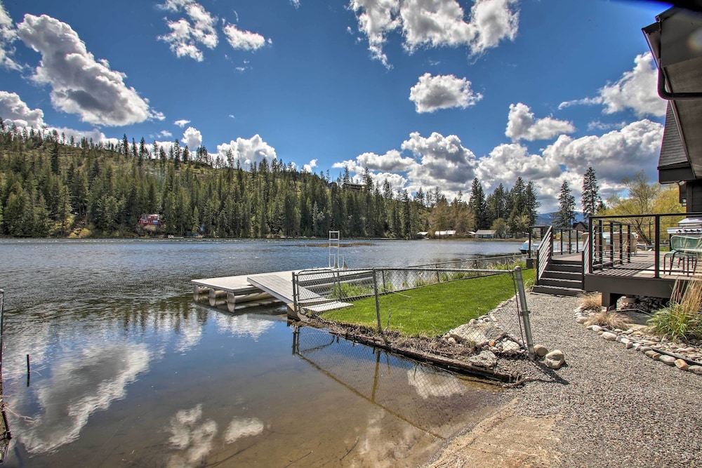 A Contemporary Dream: Lakefront Rathdrum Oasis!