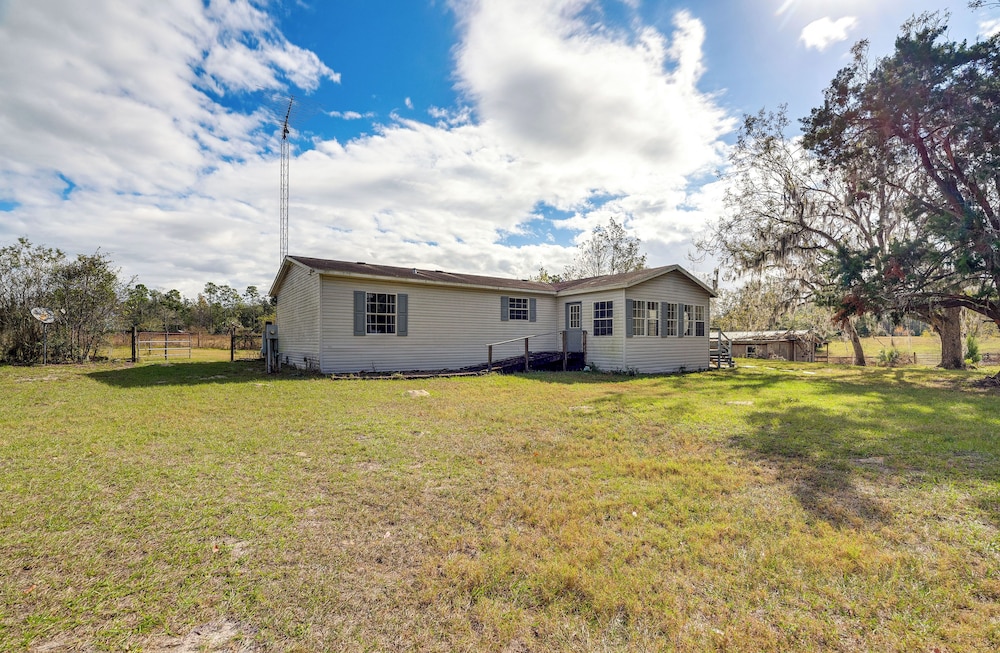 Charming Farmhouse in Morriston w/ Fenced Yard