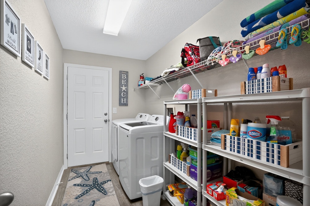 Spacious 4br Retreat With Heated Pool & Spa 4 Bedroom Home