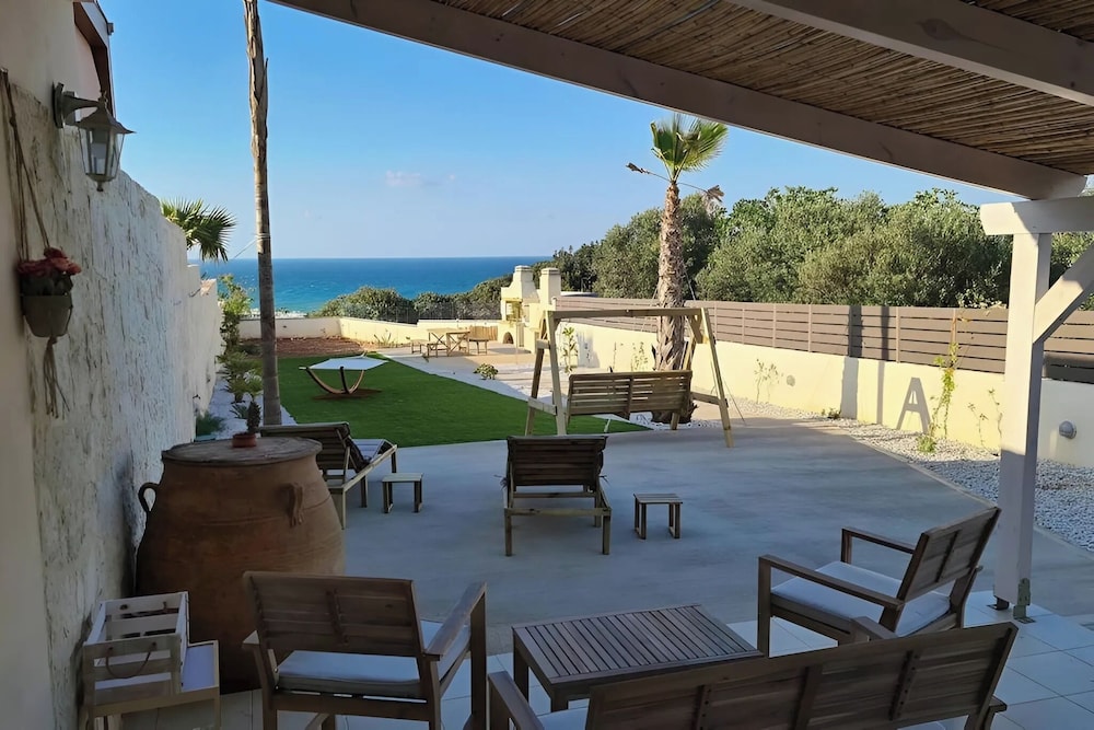 Zoi's SeaView House