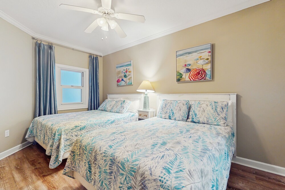 4BR Condo w/ Gulf Views & Amenities