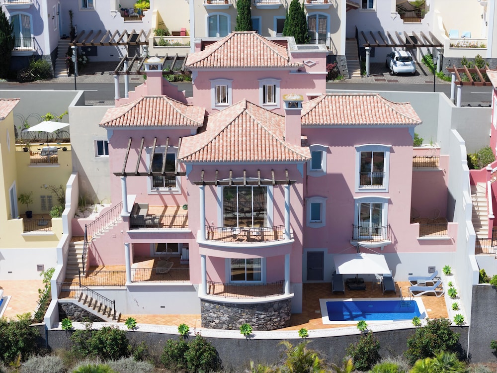 Villa Pembe Palheiro Village