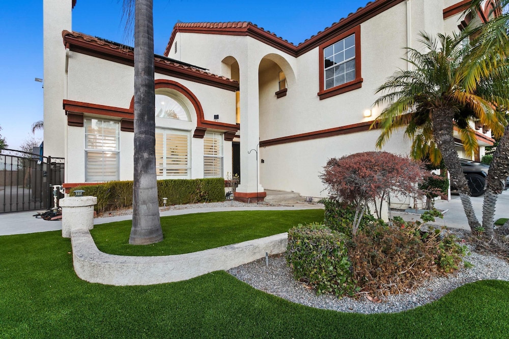 Luxury Pool Home w Theater Games Mountain View