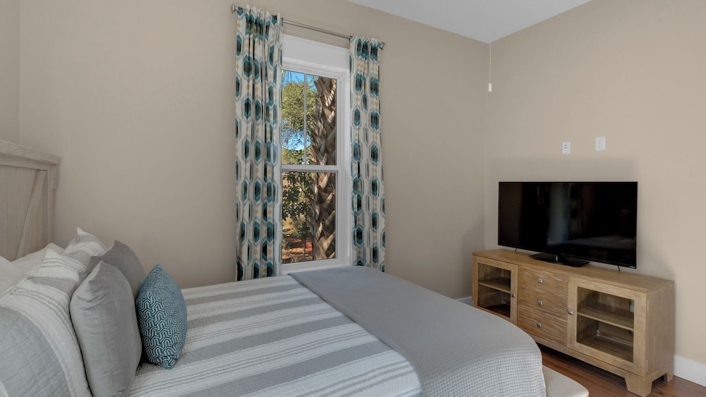 Modern Beach Home in Seagrove - Across From Eastern Lake view 5