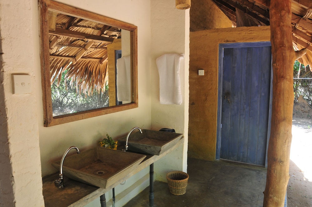 Back of Beyond - Safari Lodge Yala