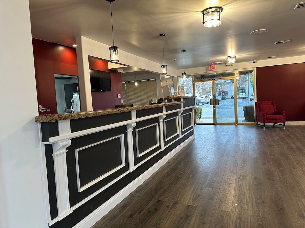 Yuba City Vacations - HomeTowne Studios by Red Roof Yuba City - Property Image 2