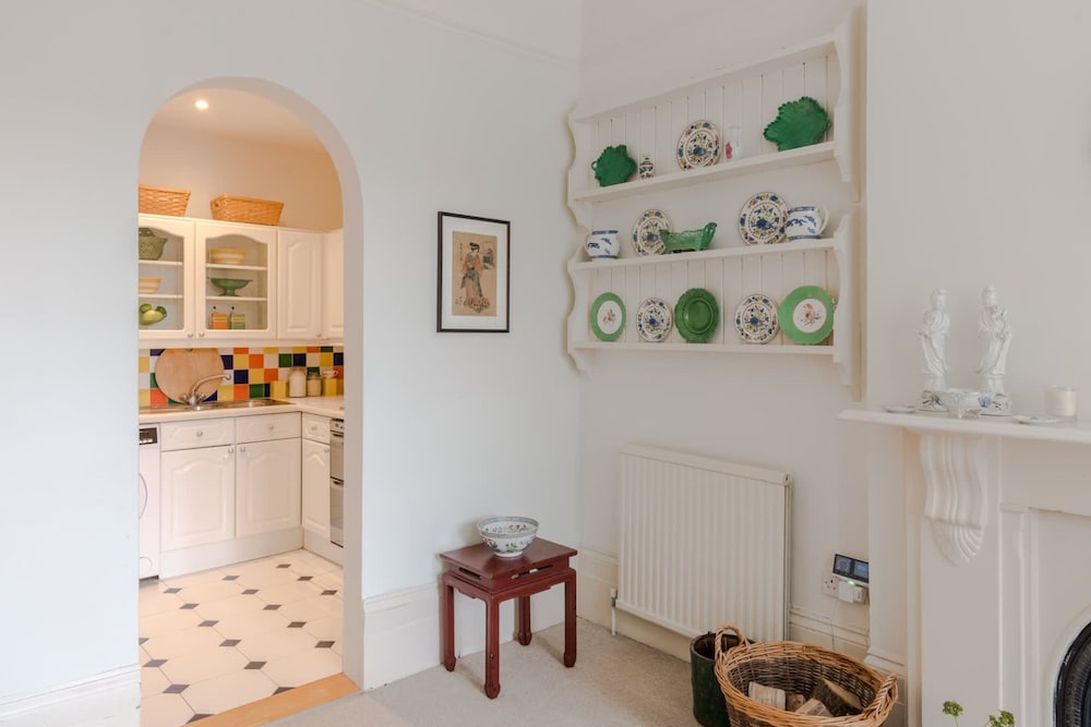 Traditional 2 Bed Apartment Notting Hill