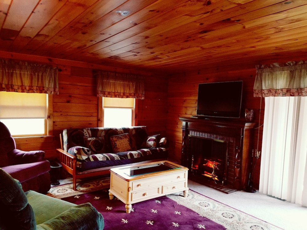 Spacious 8bd 7ba Log Home on Beltzville Lake in Southern Poconos - No Prom