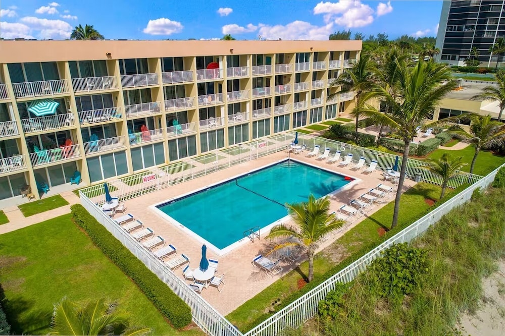 408 On Hutchinson Island
