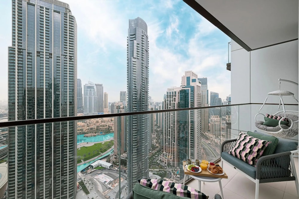 Burj Crown Lux Apartment by Dubai Mall