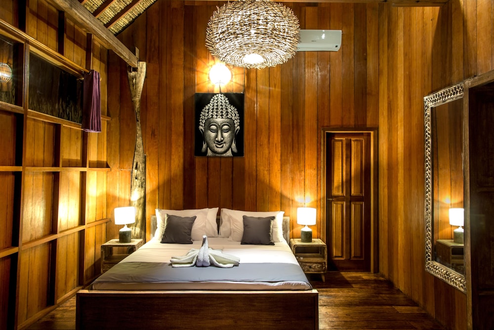 Gili Treehouses
