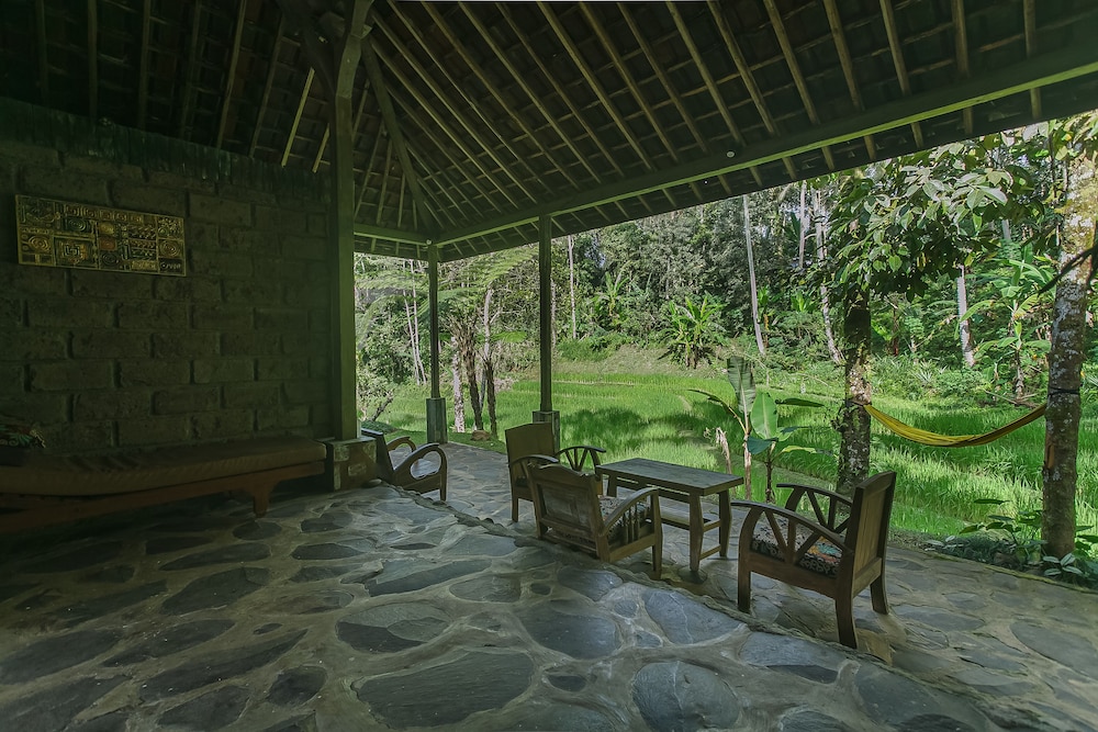Tepi Sawah Lodge