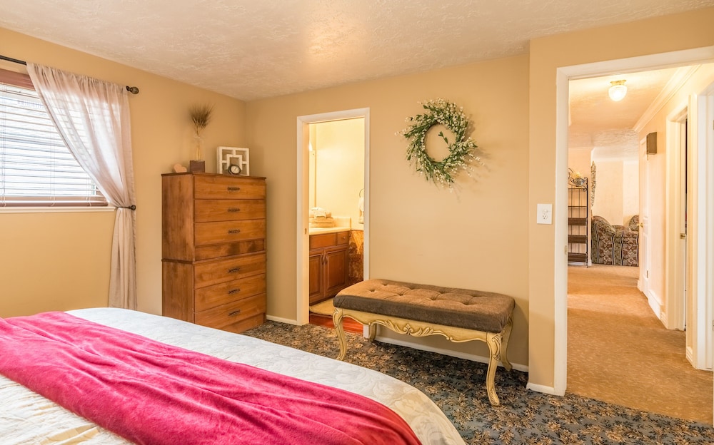 Family Crash Pad near SLC view 2