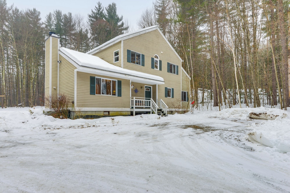 7 Mi to Mt Snow Resort: Family Home w/ Fire Pit!