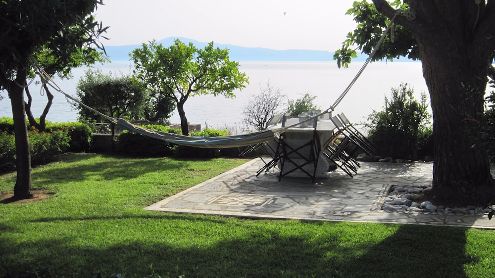 Messinian Blue SeaSide Villa photo 5