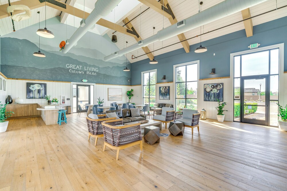 Pool Paradise: Spacious Tracy Home w/ Yard!