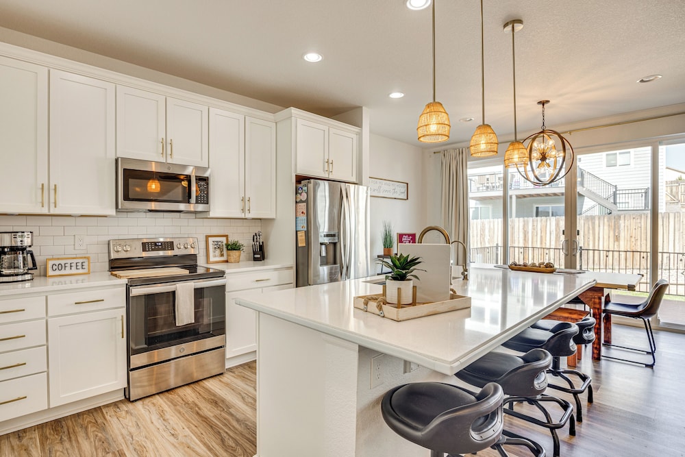 Bright Colorado Springs Home, 10 Mi to Dtwn!