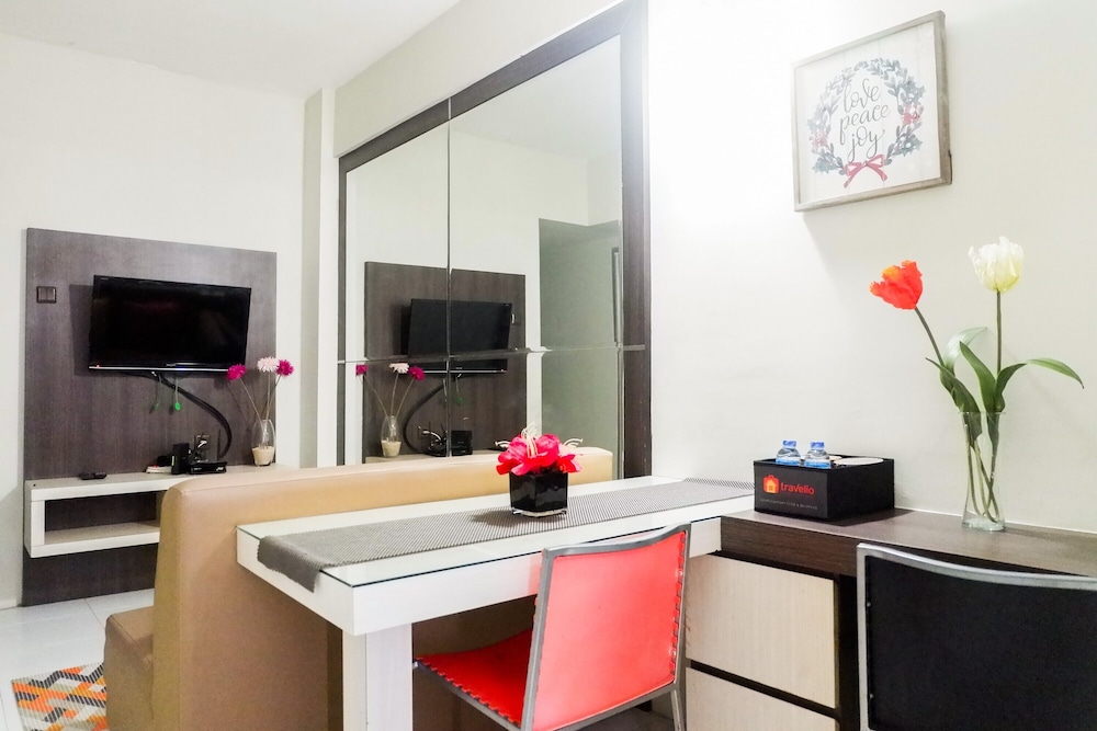 Cozy 2BR Apartement at Dian Regency view 2