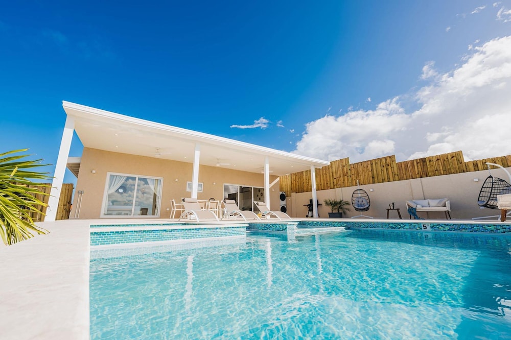 NEW Sunset View Infinity Pool Jacuzzi Sleeps 8