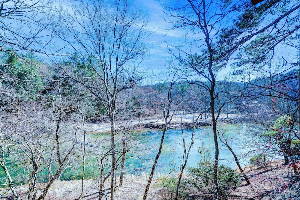 New! Riverfront Retreat Sleeps 12 Ellijay