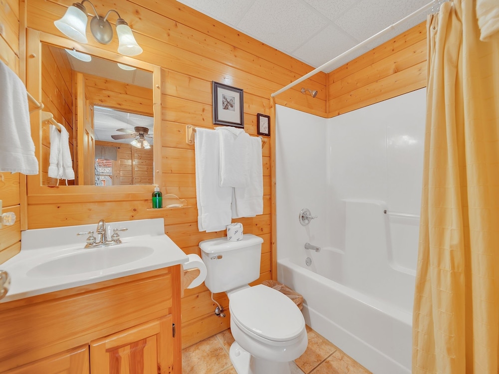 Ern821 - Tranquil Times 5 Bedroom Cabin