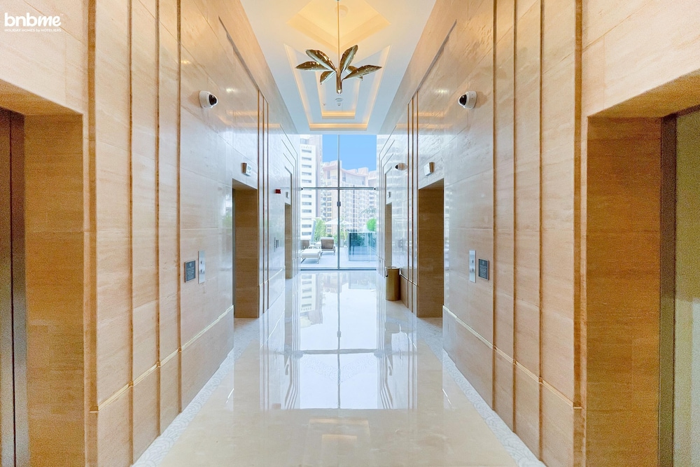 bnbme | The Palm Tower | STUDIO