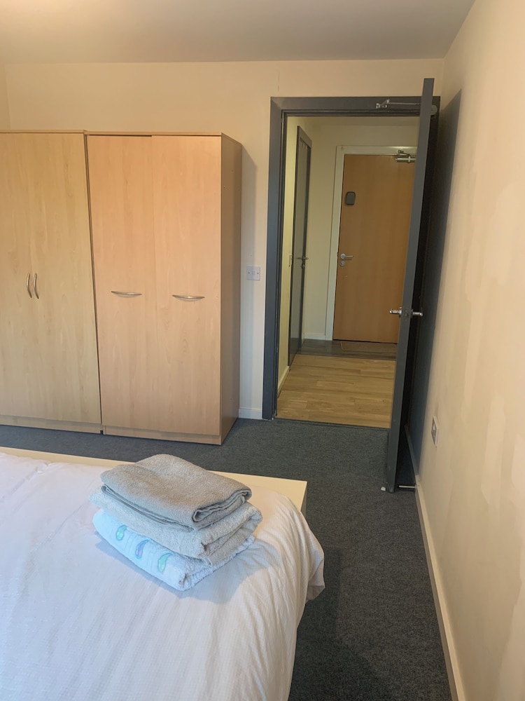 Luxury Stay With Sauna, Gym, and Pool in Leicester view 4