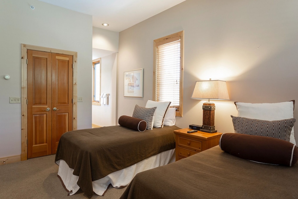 Trail's End Lodge at Deer Valley Resort - Two Bedroom Residence with Spa #406 2 Condo