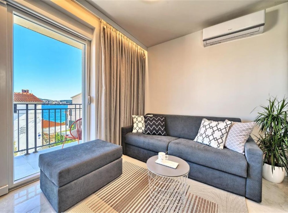 Apartment Aniva - 50 m From the sea