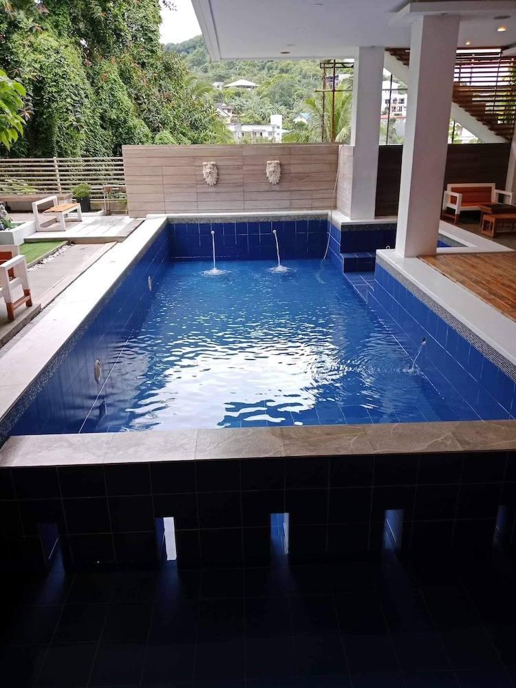 Anton's Loft Designer Resort Pansol