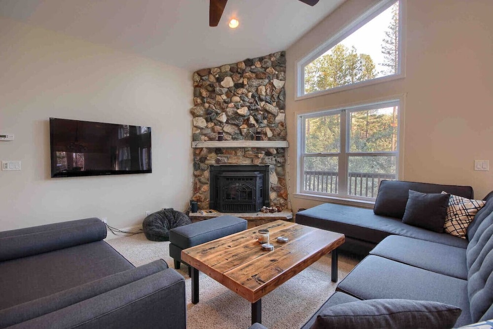 Red Tail Retreat in Mariposa