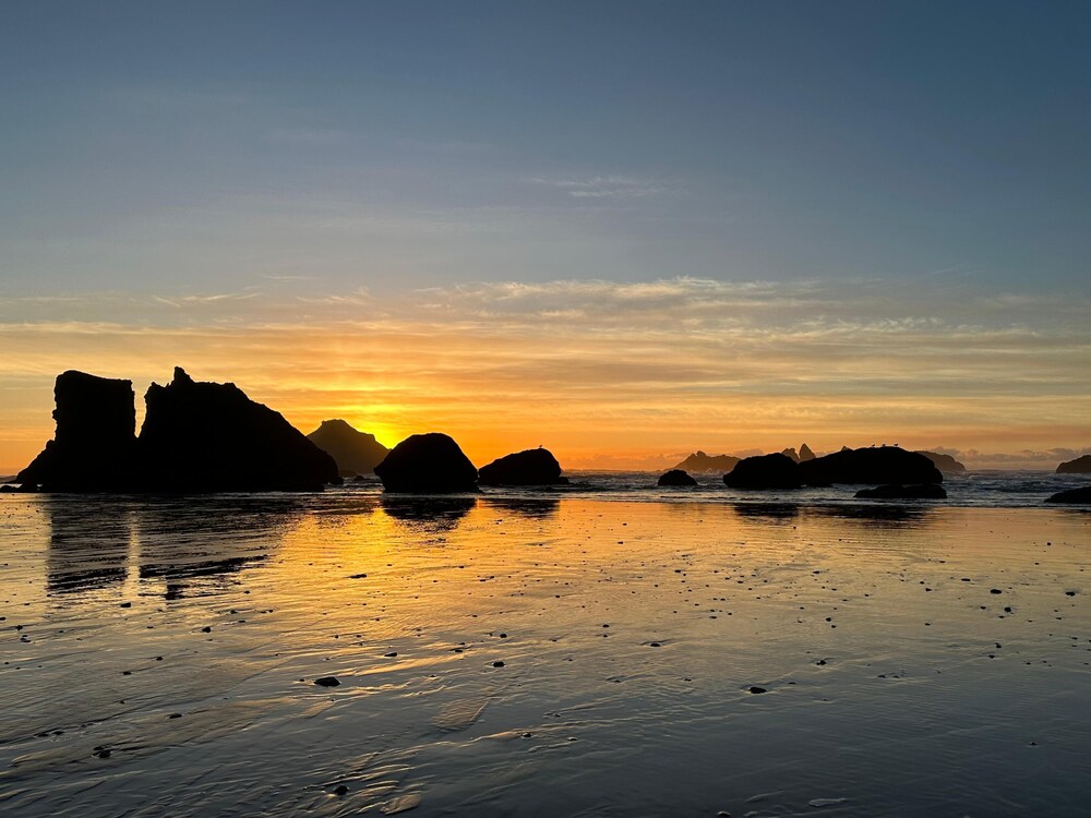 Sunset Oceanfront Lodging