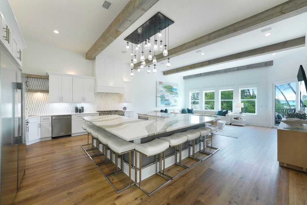 30A Serenity Skies by Avantstay Sleeps 19 Pool + Golf Cart