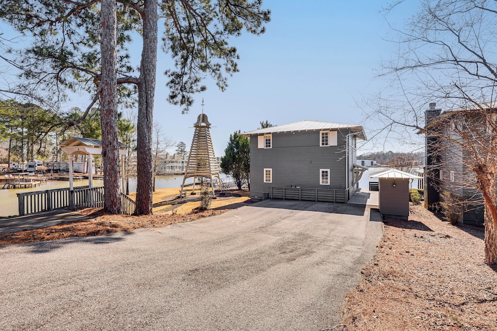 Lake Access & Boat Dock: Getaway in Dadeville!