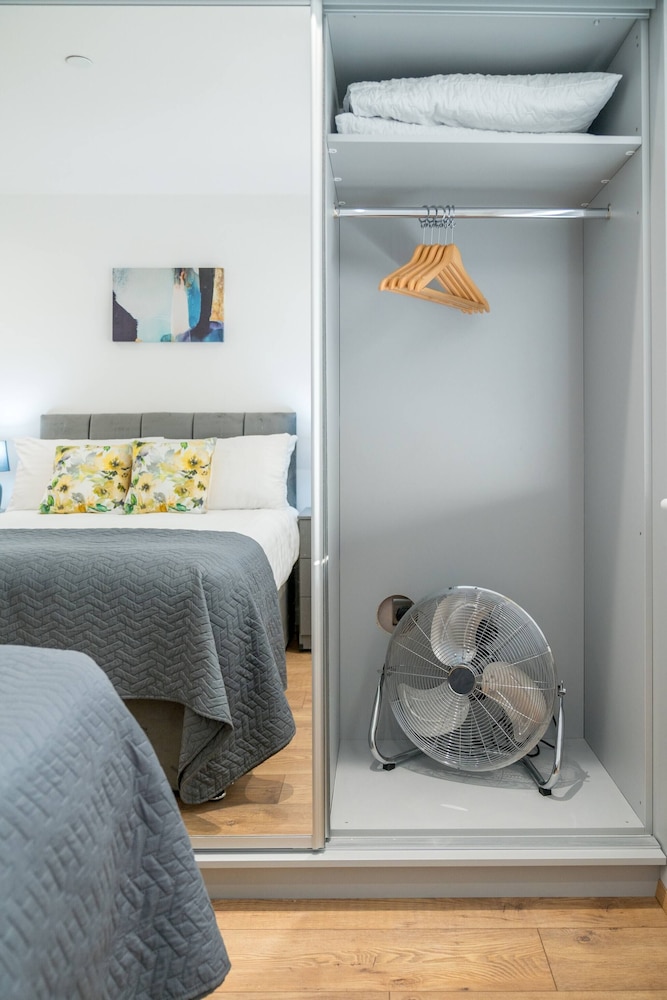Skyvillion - River View Mins To O2 & London Excel