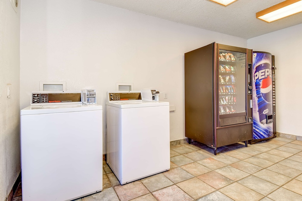 Motel 6 Riverside, CA - South