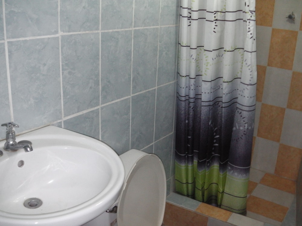 Yardie Guest House - Property Image 12