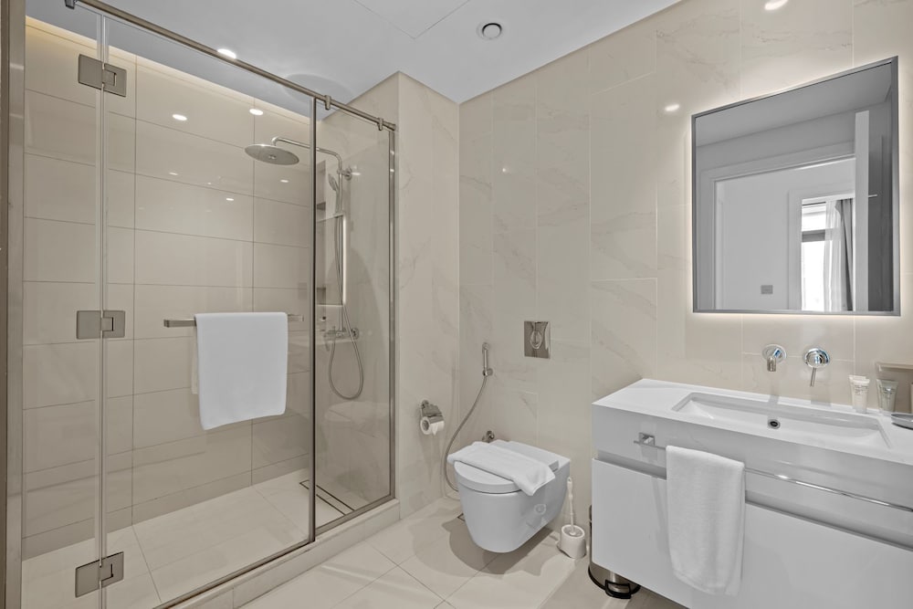 Luxurious 1BR in Beach Vista