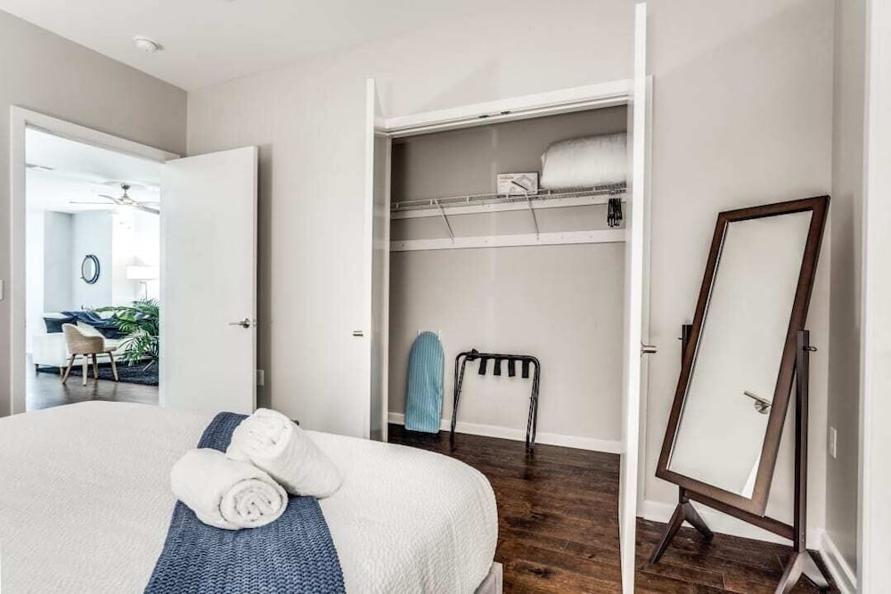 Stunning 2BR 2BA w/SKY POOL lounge CozySuites view 5