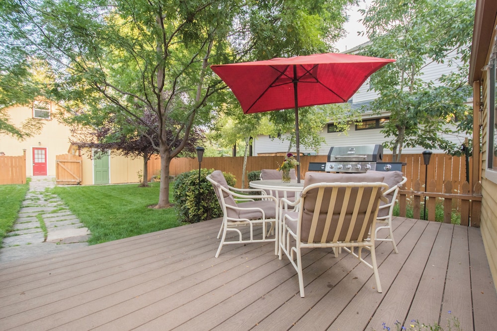 Spacious Old Town Home Walk to Dining & Culture!