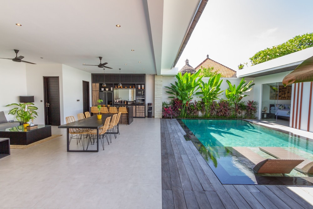 Villa Lys by Alfred in Bali - Charming 3BD Villa w Pool View Near Berawa Beach