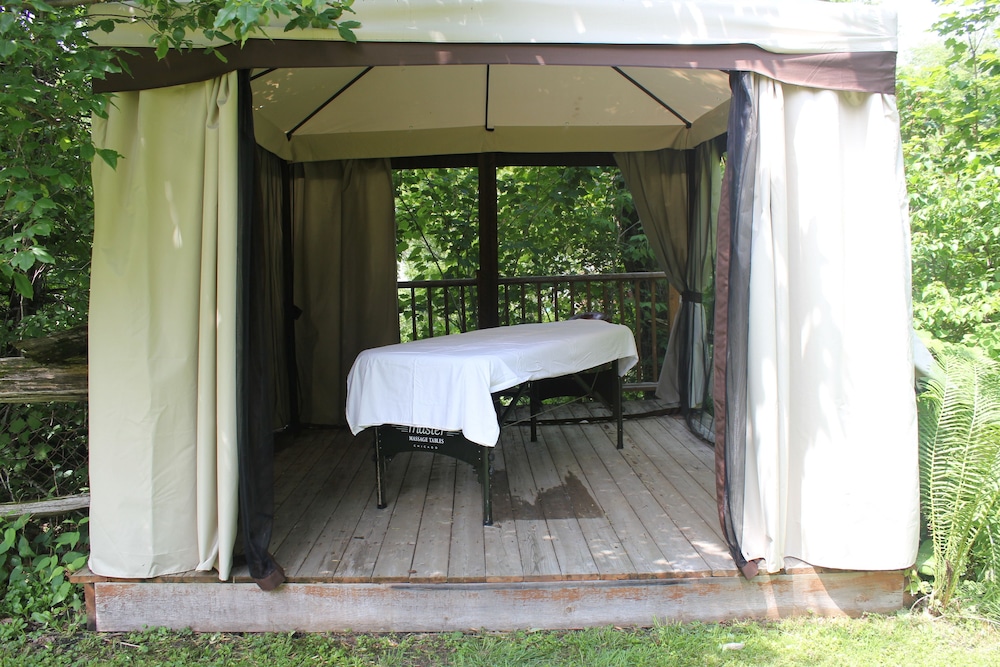 Lee Farm Inn