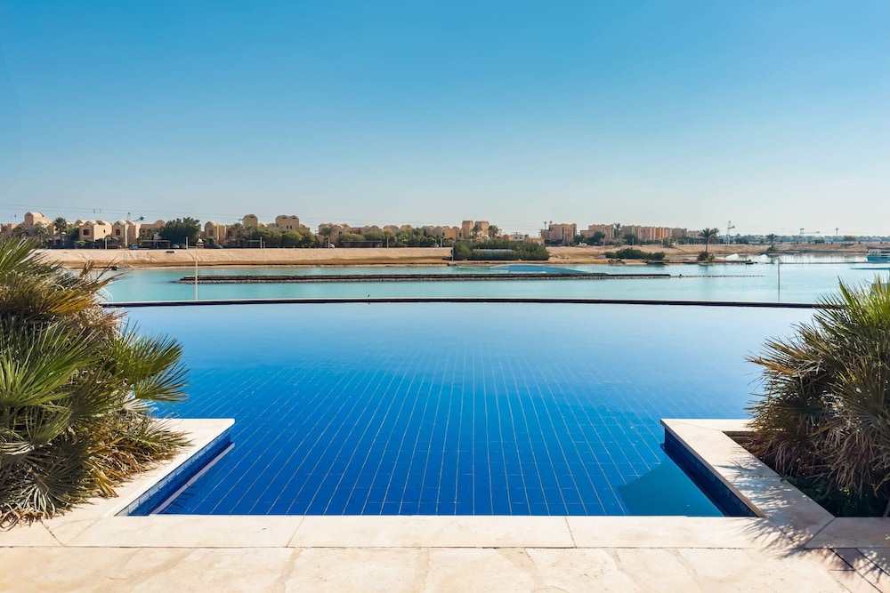 Xuru Stays I The 2bdr Warmhearted Waterside Apt